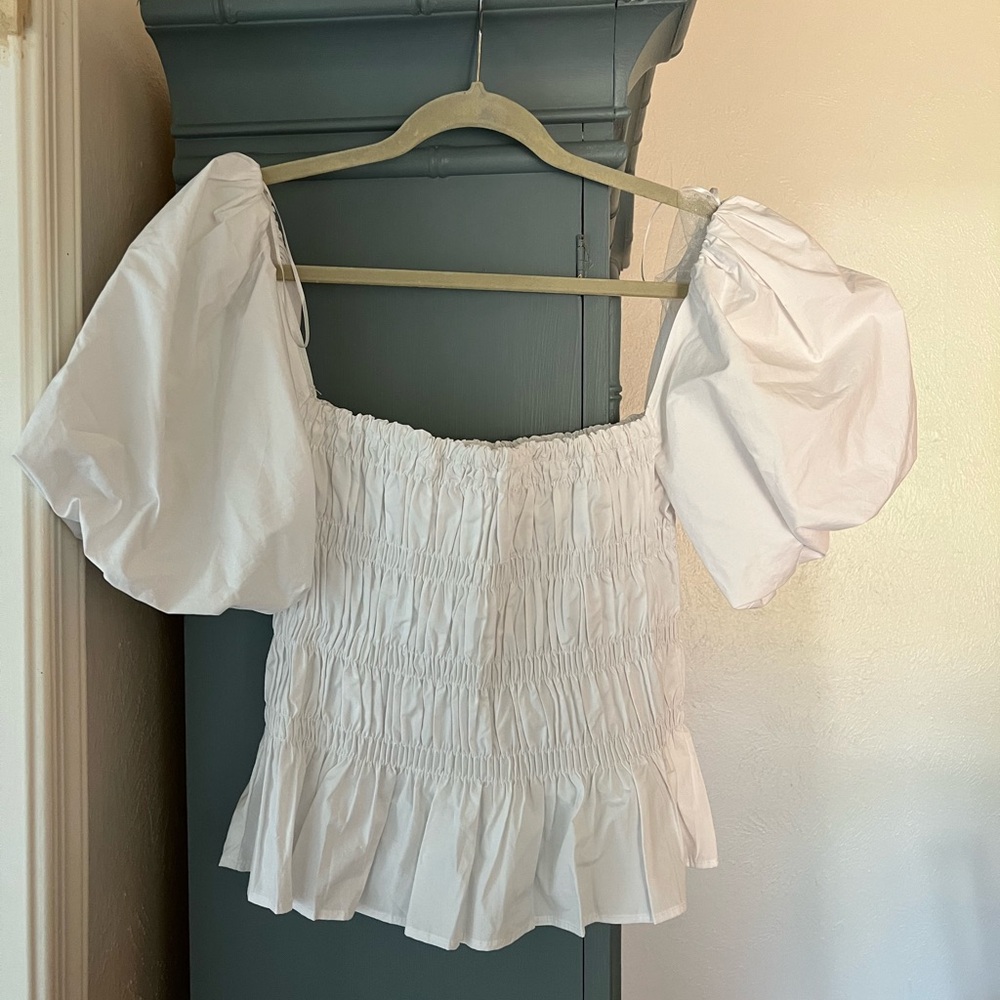 NWOT Astr White Smocked Puff Sleeve Blouse